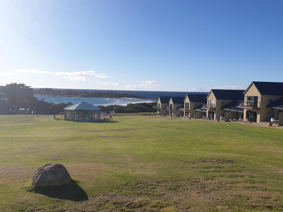 Diamond Island Resort, Restaurant & Bar And Penguin Show Bicheno Exterior photo